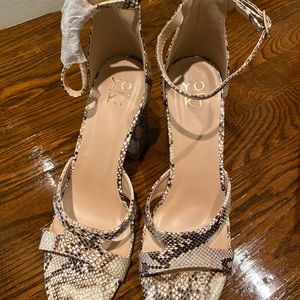 Snake skin women shoes